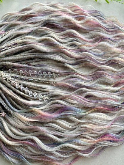 Sunborn Dreadlocks – Rainbow Fantasy Hair Extensions with Blonde Curls (DE / SE)