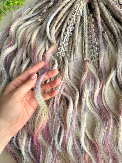 Sunborn Dreadlocks – Rainbow Fantasy Hair Extensions with Blonde Curls (DE / SE)